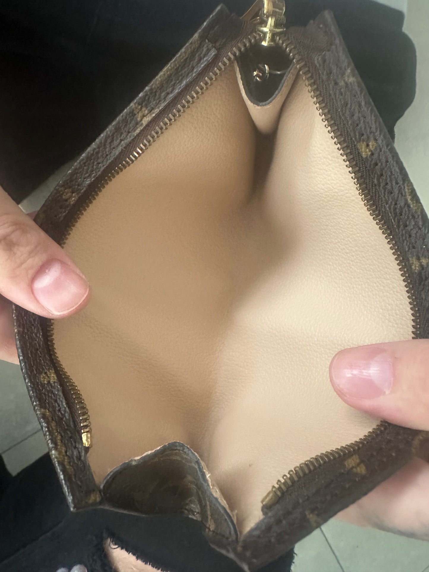 Louis Vuitton crossbody pochette Bag.