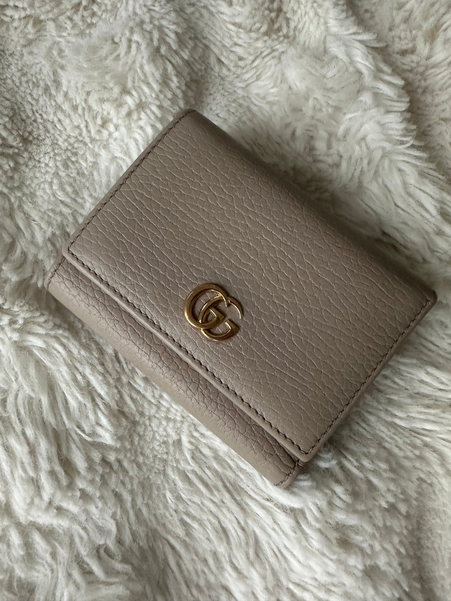 Gucci GG Bi fold Marmont Medium Wallet Beige