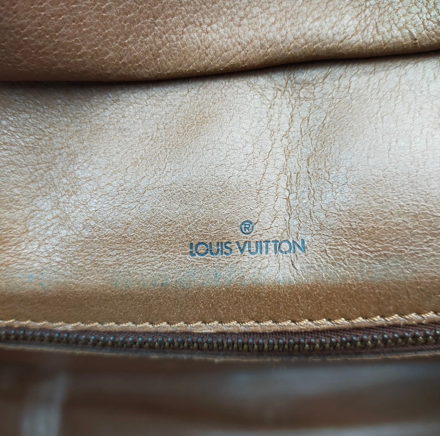 Louis Vuitton - weekender tote bag in LV monogram
