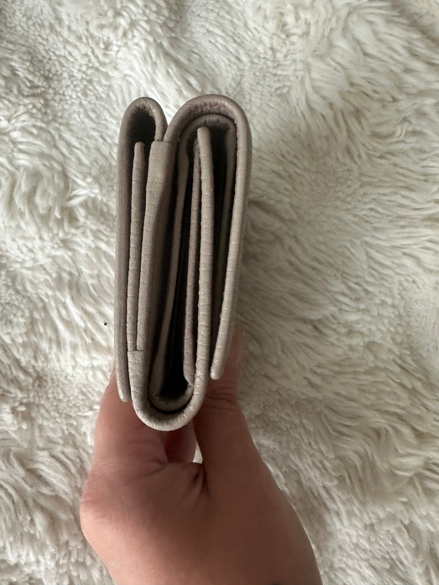 Gucci GG Bi fold Marmont Medium Wallet Beige