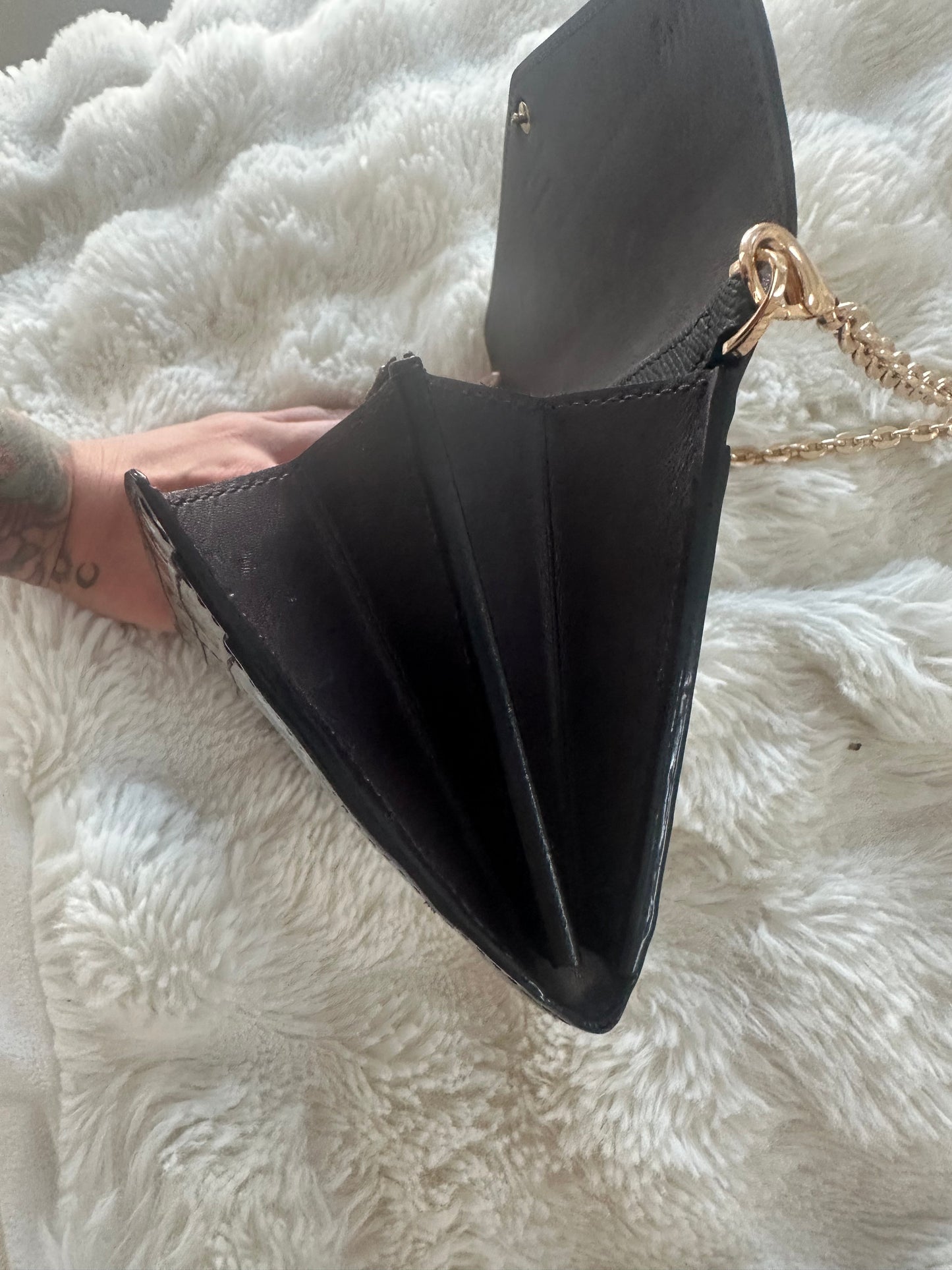 Louis Vuitton - Crossbody monogram vernis wallet on chain