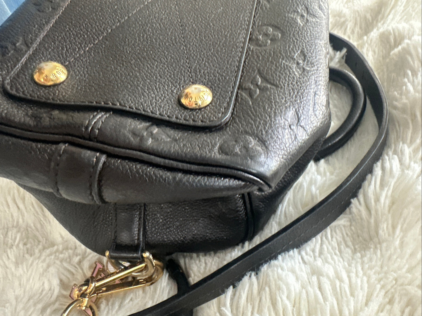 Black Louis Vuitton speedy