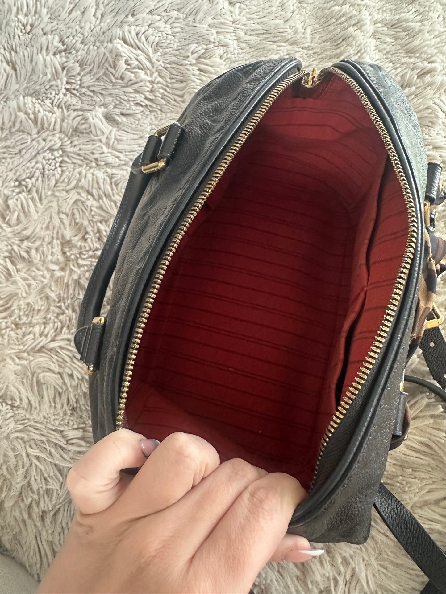 Black Louis Vuitton speedy