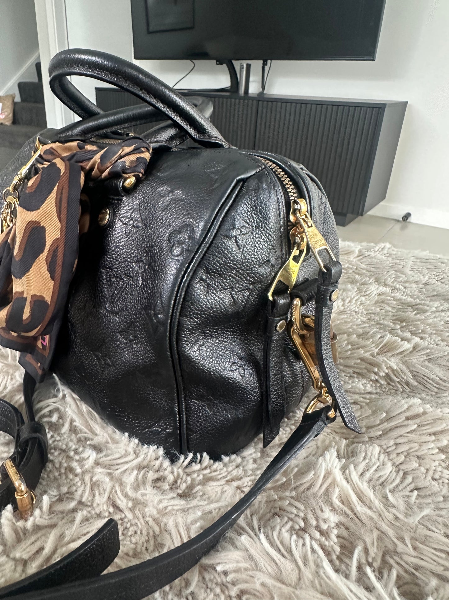 Black Louis Vuitton speedy