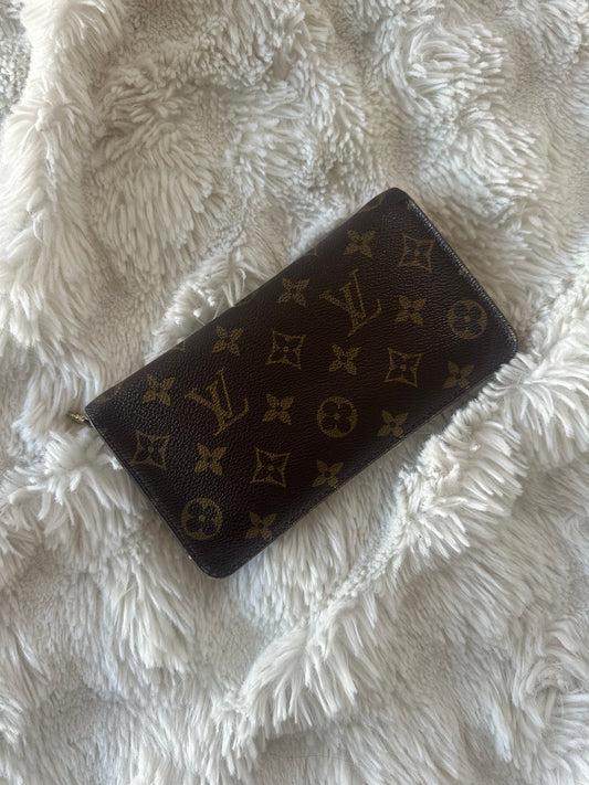 Louis Vuitton zippy wallet with zip coin pocket.