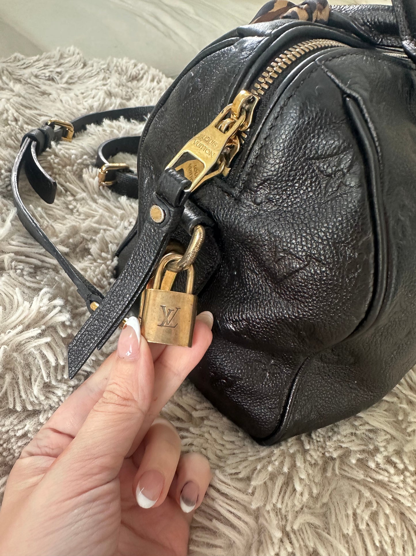 Black Louis Vuitton speedy
