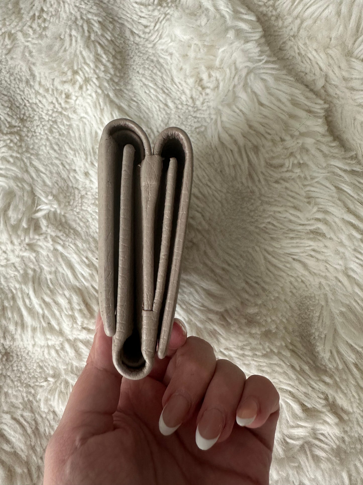 Gucci GG Bi fold Marmont Medium Wallet Beige