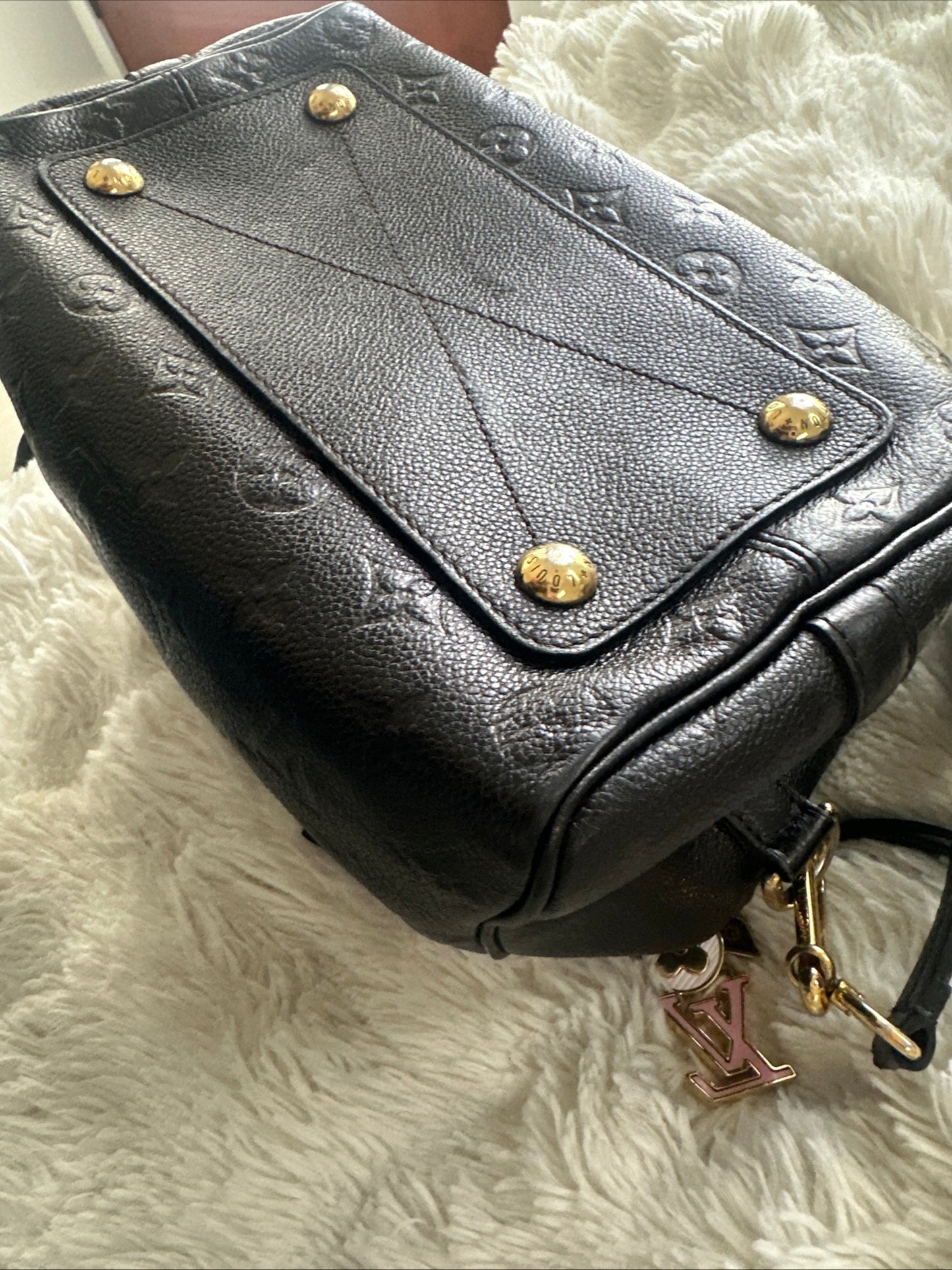Black Louis Vuitton speedy