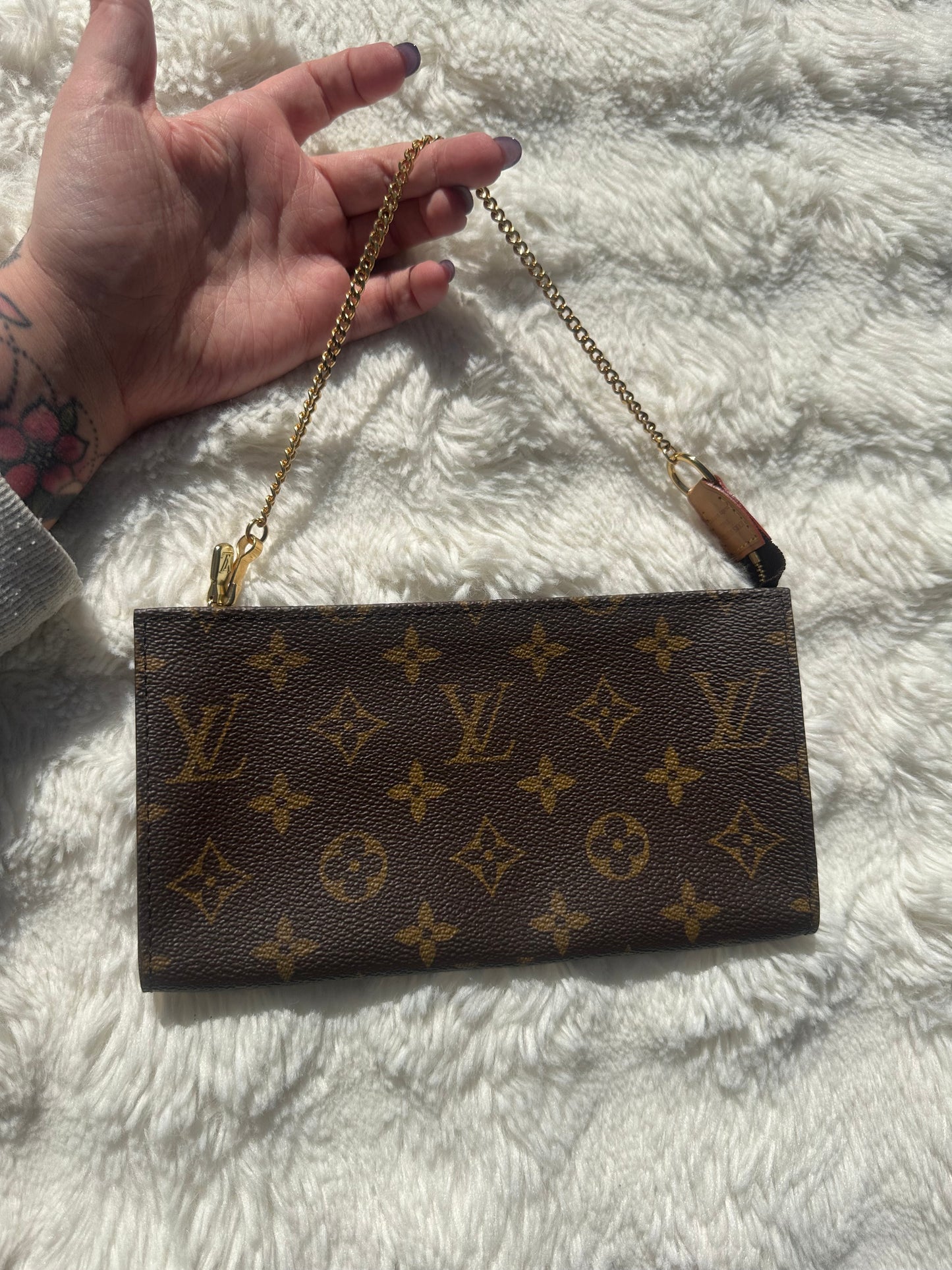 Louis Vuitton crossbody pochette Bag