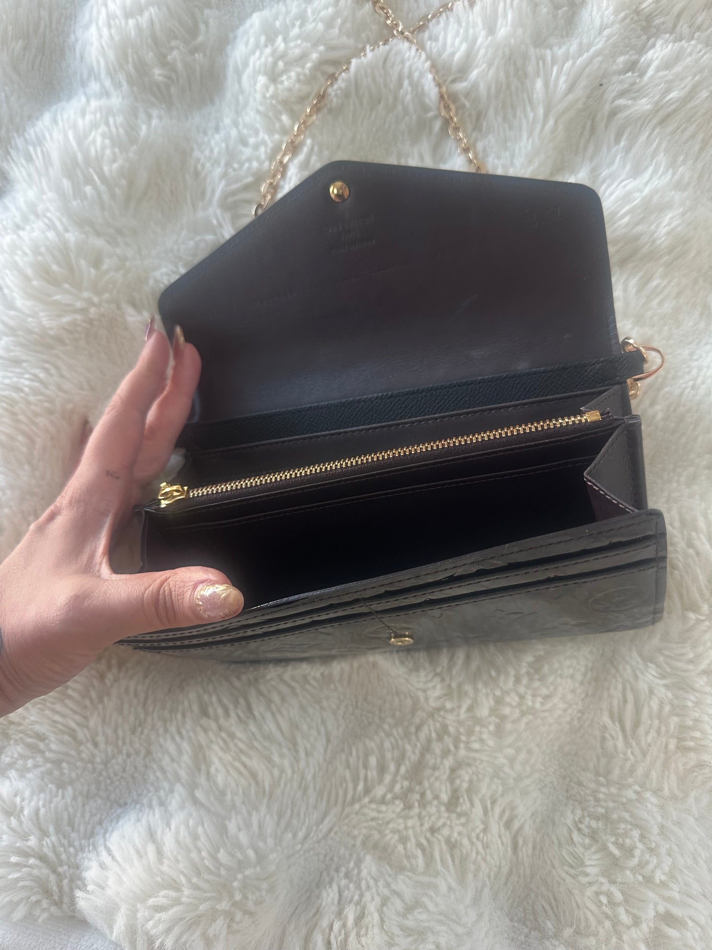 Louis Vuitton - Crossbody monogram vernis wallet on chain