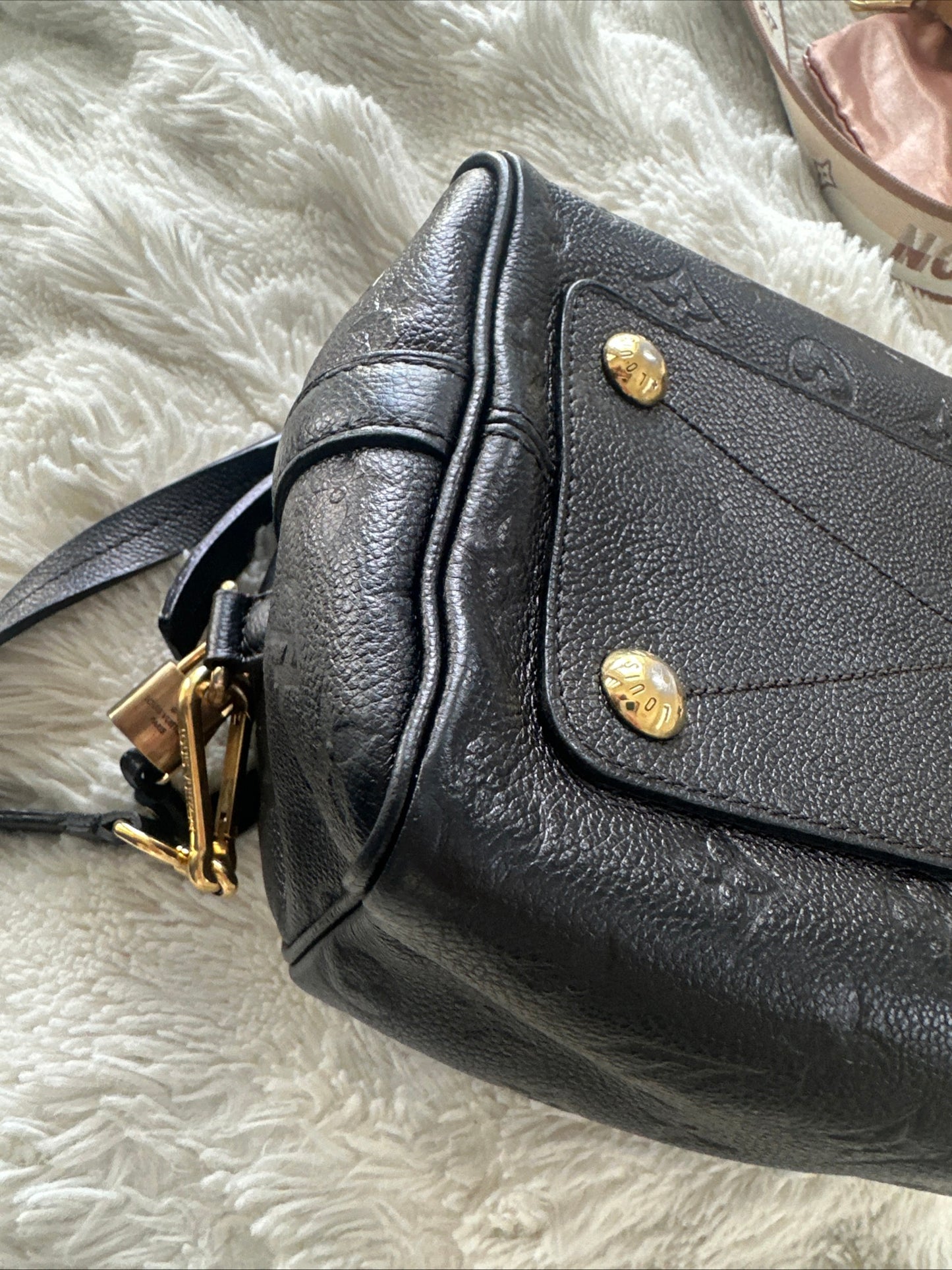 Black Louis Vuitton speedy