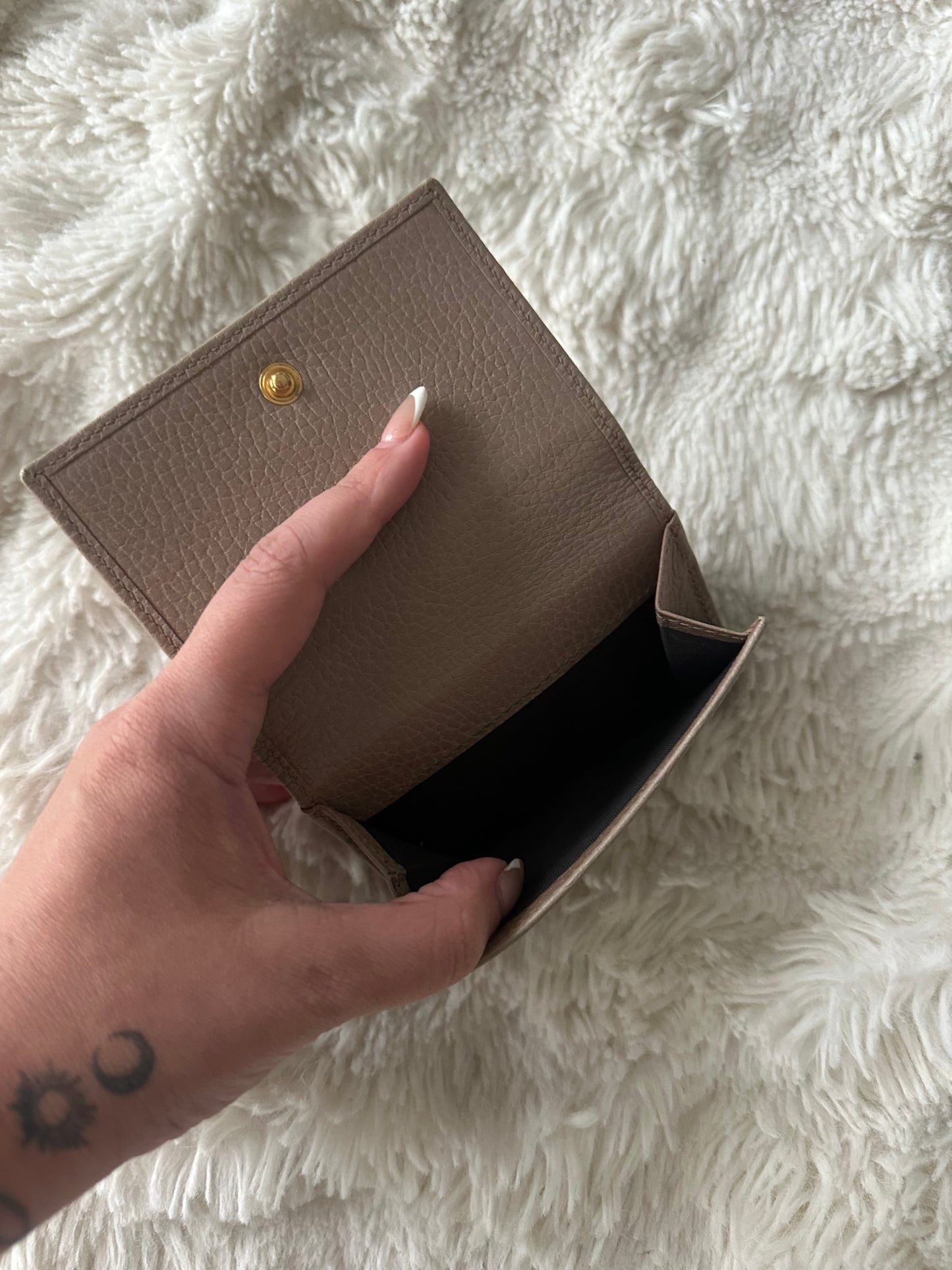 Gucci GG Bi fold Marmont Medium Wallet Beige