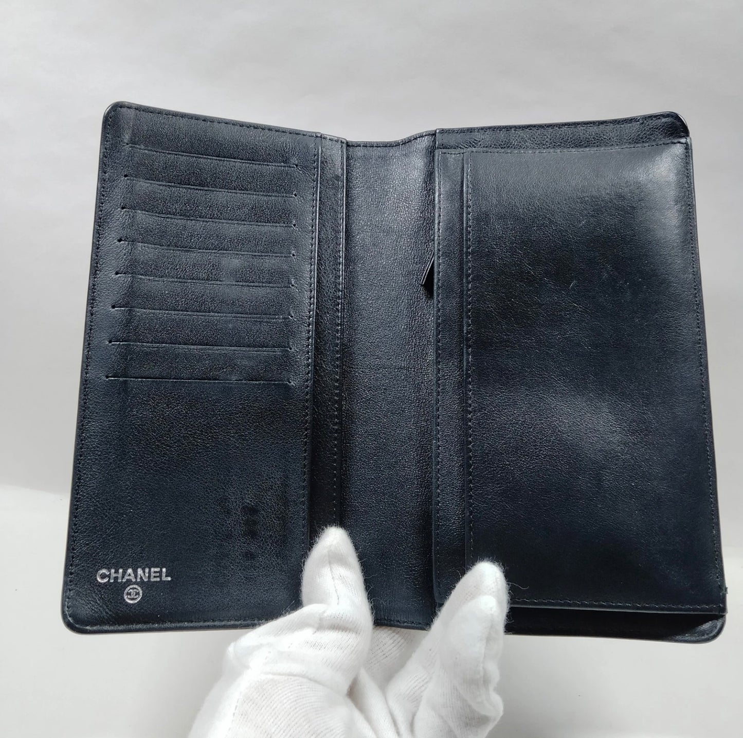 Chanel - black caviar leather CC wallet