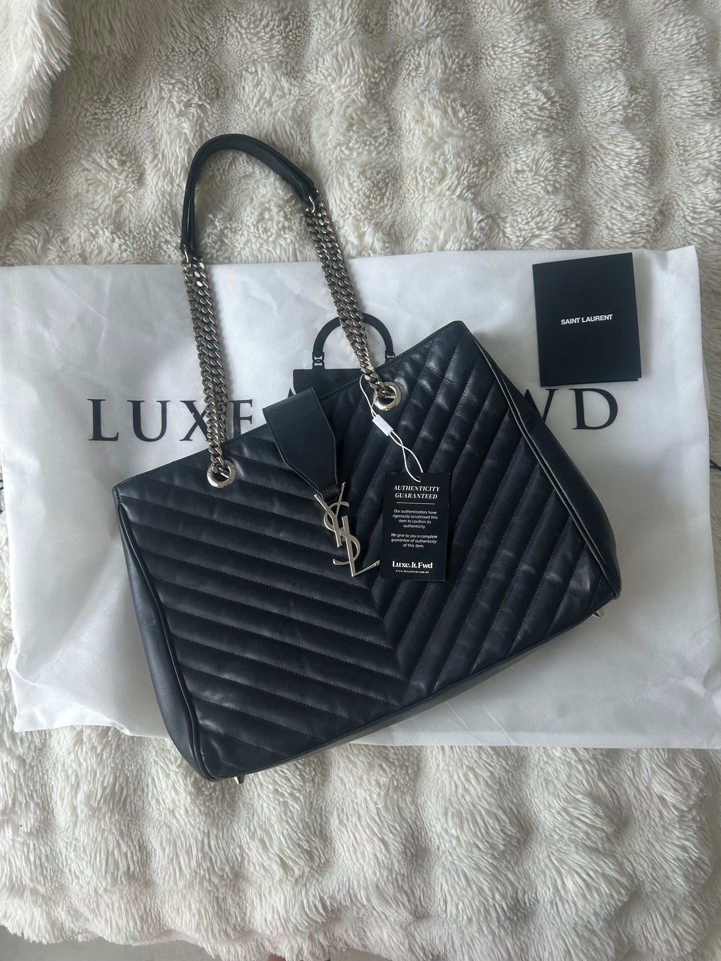 SAINT LAURENT - chevron leather Cassandra shopping tote