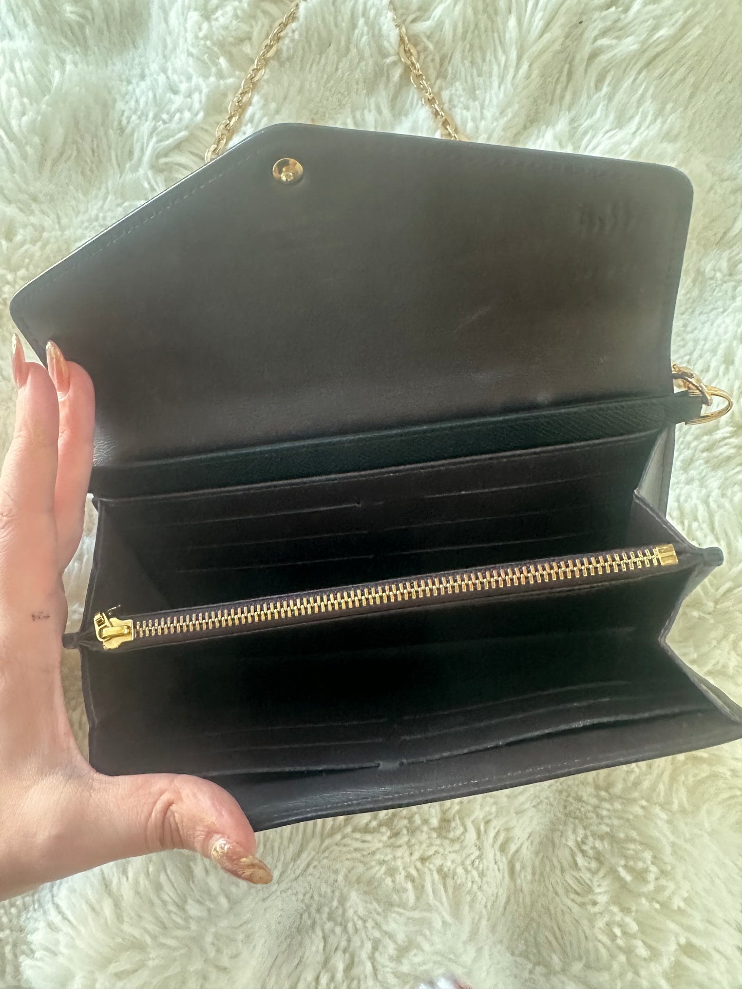 Louis Vuitton - Crossbody monogram vernis wallet on chain